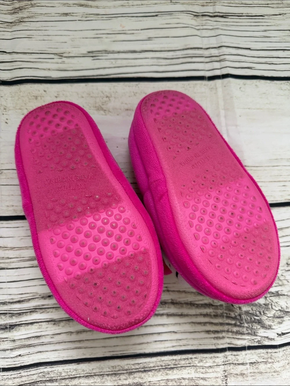 ♡ Girl’s Hello Kitty Hot Pink and White Plush Slippers XL 11/12